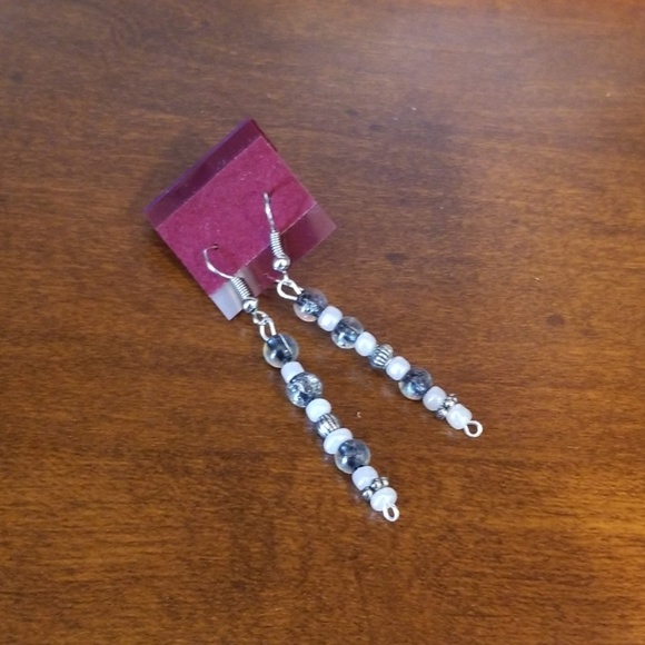 3 for $10/3 pairs of dangle pierced earrings - Picture 5 of 5